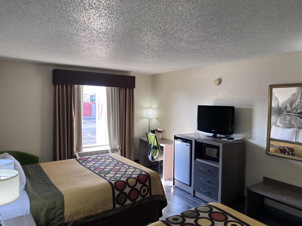 Super 8 By Wyndham Ft Stockton Motel 2*