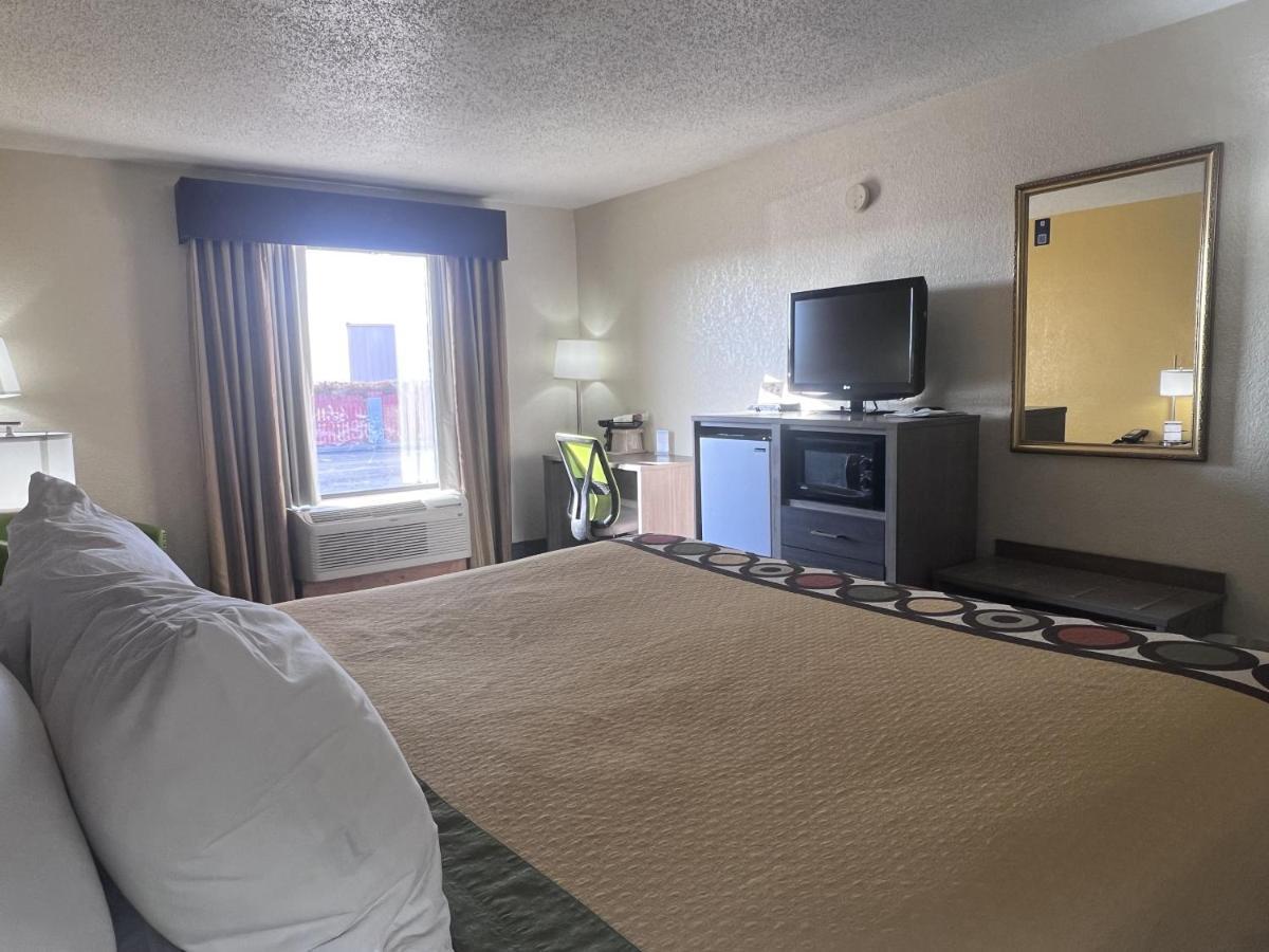 Super 8 By Wyndham Ft Stockton Motel 2*