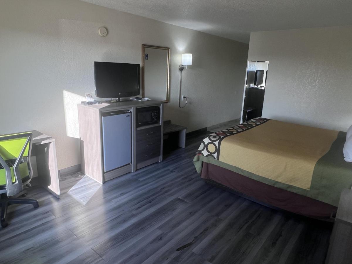 Super 8 By Wyndham Ft Stockton Motel